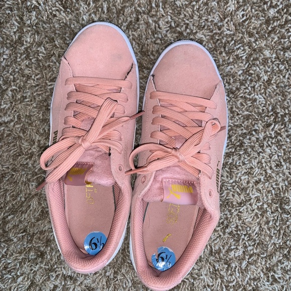PUMAS Pink and White Suede Sneakers - Picture 3 of 4